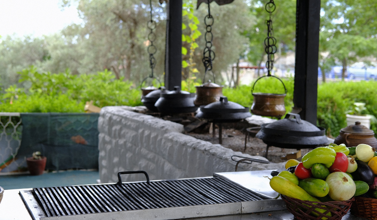 Affordable Backyard Luxury: 11 Ideas to Elevate Your Outdoor Space - outdoor kitchen