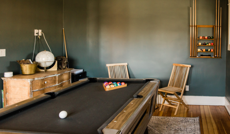 Choosing the Best Felt Color for Your Pool Table - Classic Black